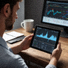 数据爱好者用户头像，手持平板查看图表